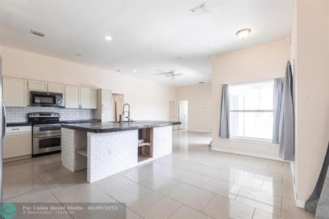 906 E 10th Street Lehigh Acres FL 33972