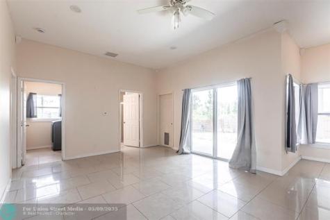 906 E 10th Street Lehigh Acres FL 33972