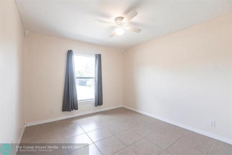 906 E 10th Street Lehigh Acres FL 33972