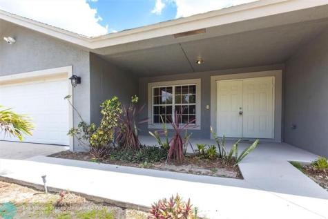 906 E 10th Street Lehigh Acres FL 33972