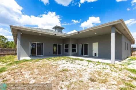 906 E 10th Street Lehigh Acres FL 33972