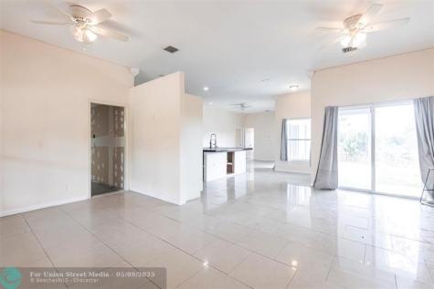 906 E 10th Street Lehigh Acres FL 33972