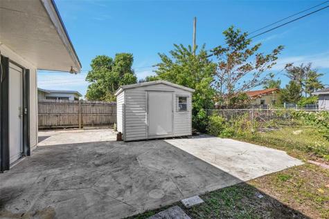 6881 SW 2nd Street Pembroke Pines FL 33023
