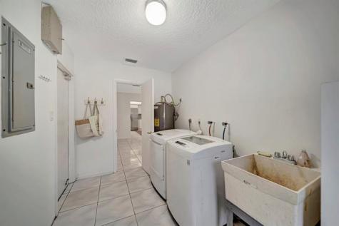 1251 SW 67th Avenue Plantation FL 33317