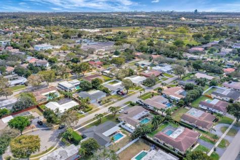 1251 SW 67th Avenue Plantation FL 33317