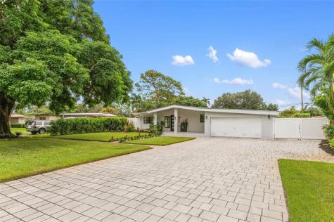 1080 E Country Club Circle Plantation FL 33317