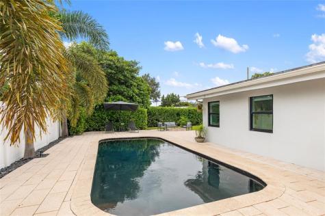 1080 E Country Club Circle Plantation FL 33317