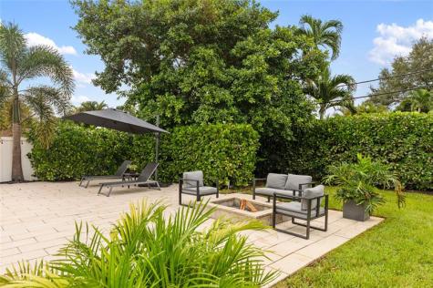 1080 E Country Club Circle Plantation FL 33317
