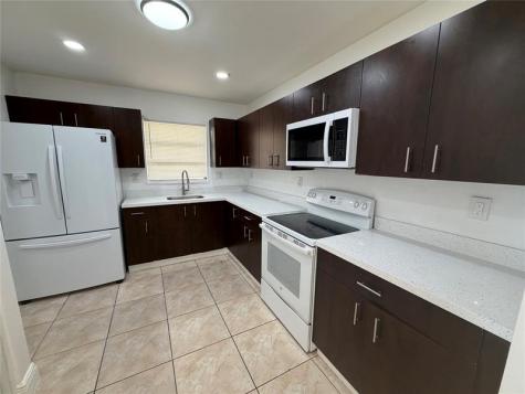 230 NW 8th Avenue Dania Beach FL 33004