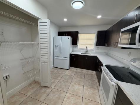 230 NW 8th Avenue Dania Beach FL 33004