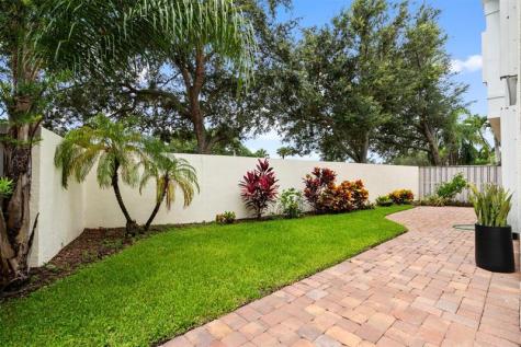 8 Governors Court Palm Beach Gardens FL 33418