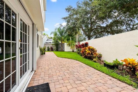 8 Governors Court Palm Beach Gardens FL 33418