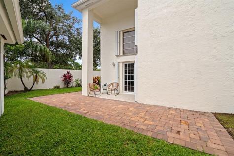 8 Governors Court Palm Beach Gardens FL 33418