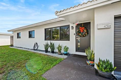4314 Roosevelt Street Hollywood FL 33021