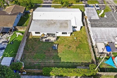 4314 Roosevelt Street Hollywood FL 33021