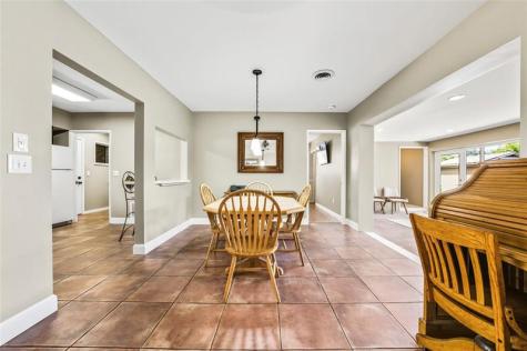 1711 NE 40th Court Oakland Park FL 33334