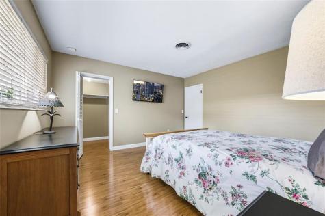 1711 NE 40th Court Oakland Park FL 33334