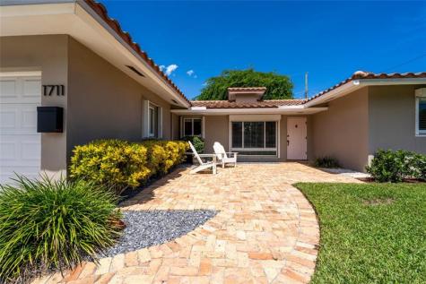 1711 NE 40th Court Oakland Park FL 33334