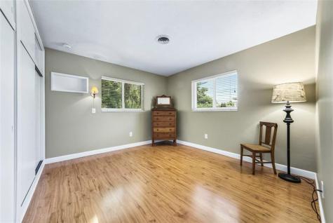 1711 NE 40th Court Oakland Park FL 33334