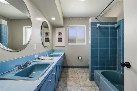 1711 NE 40th Court Oakland Park FL 33334