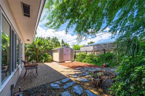 1711 NE 40th Court Oakland Park FL 33334