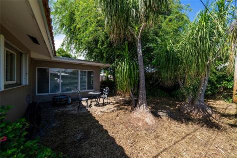 1711 NE 40th Court Oakland Park FL 33334