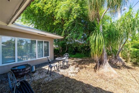 1711 NE 40th Court Oakland Park FL 33334