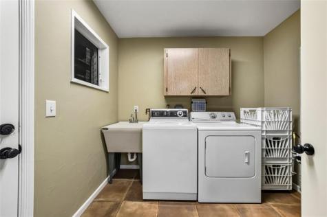 1711 NE 40th Court Oakland Park FL 33334