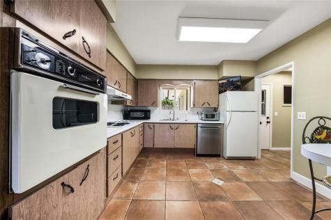 1711 NE 40th Court Oakland Park FL 33334