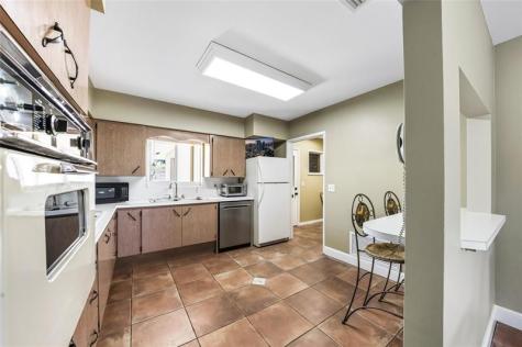 1711 NE 40th Court Oakland Park FL 33334