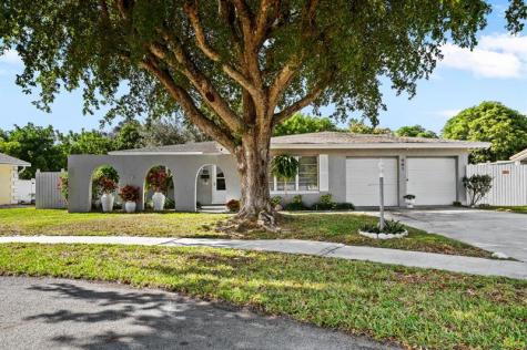481 NW 45th Terrace Plantation FL 33317