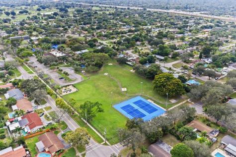 481 NW 45th Terrace Plantation FL 33317