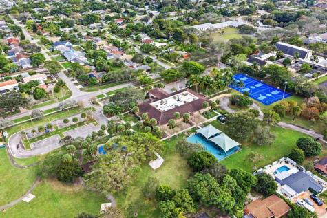481 NW 45th Terrace Plantation FL 33317