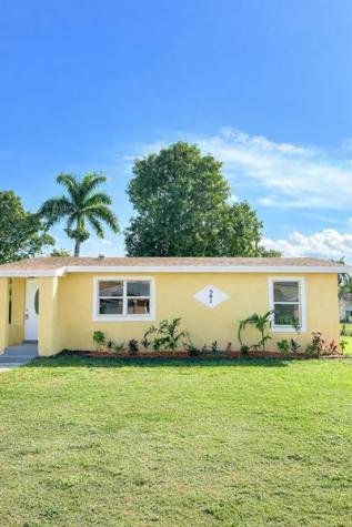 561 SW 14th Street Belle Glade FL 33430