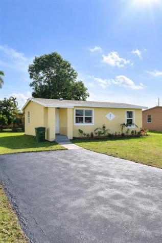 561 SW 14th Street Belle Glade FL 33430
