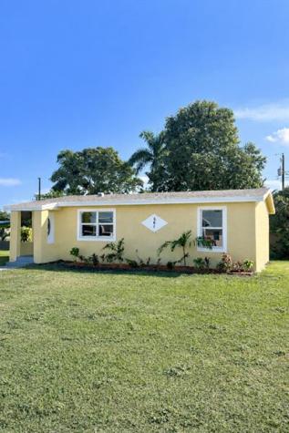561 SW 14th Street Belle Glade FL 33430