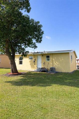 561 SW 14th Street Belle Glade FL 33430