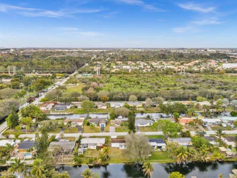 5710 SW 54th Court Davie FL 33314
