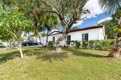 419 SW 80th Avenue Pompano Beach FL 33068