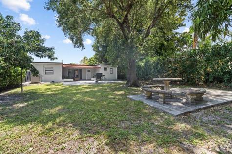 6375 SW 29th Street Miami FL 33155