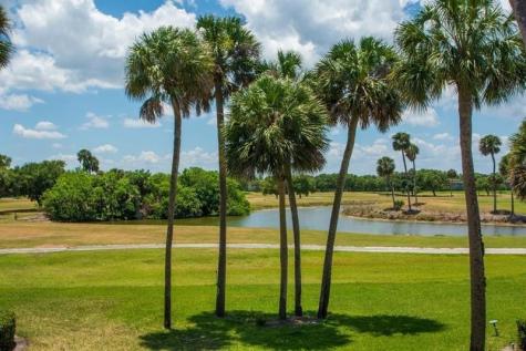 38 Vista Gardens Trail #207 Vero Beach FL 32962