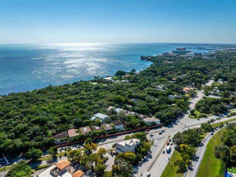 2765 Brickell Court Miami FL 33129