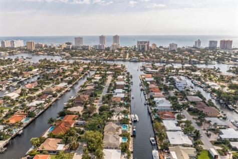 2461 SE 10th Street Pompano Beach FL 33062
