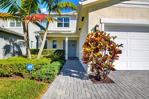 6613 Pointe Of Woods Drive West Palm Beach FL 33413