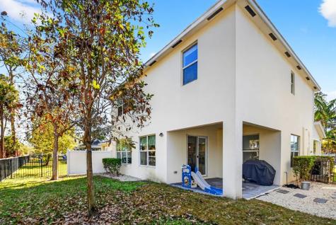 6613 Pointe Of Woods Drive West Palm Beach FL 33413