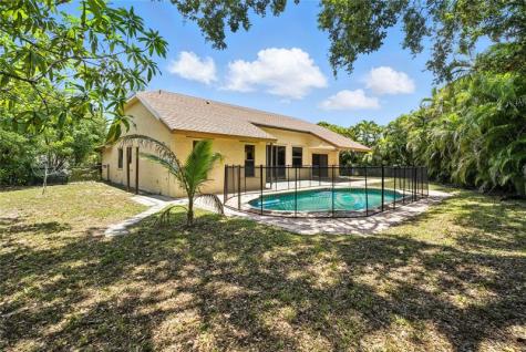 5172 NW 53rd Avenue Coconut Creek FL 33073