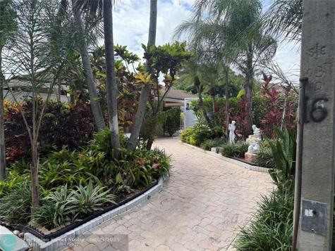 7081 Woodmont Way Tamarac FL 33321