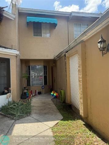 7081 Woodmont Way Tamarac FL 33321
