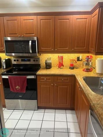 7081 Woodmont Way Tamarac FL 33321