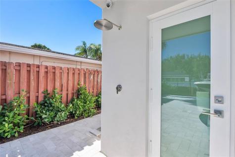 1240 NE 27th Way Pompano Beach FL 33062
